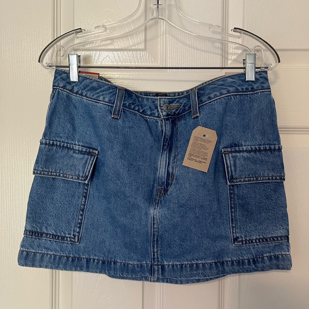 NWT Levi’s 94 cargo skirt - size 29